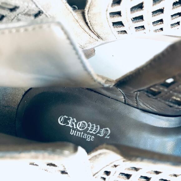 Crown Vintage Women's 7M Cut Out Perforated Taupe Tan Suede Bootie - Picture 5 of 9